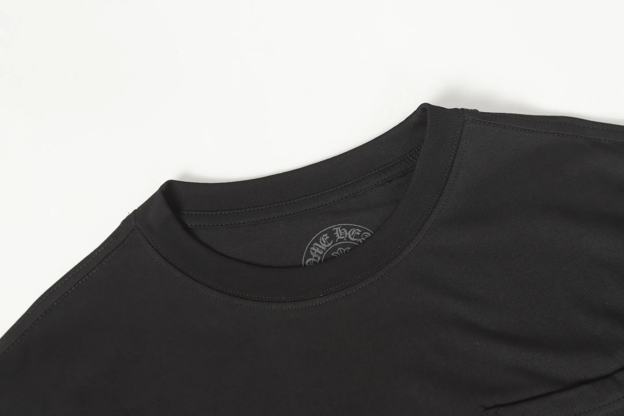 P150 cross-border model, please do not place an order if you pursue perfection -Chrome Hearts/Chrome Hearts 23ss scroll horseshoe Sanskrit printed popular long-sleeved T-shirt -High weight, high density and high quality, soft, delicate and skin-friendly wool, soft and silky to the touch, excellent warmth and skin-friendly properties -Customized weaving and dyeing, no color difference, no matter the fabric or workmanship details, beat the ordinary version on the market -Colour: black white -Size: S M L XL